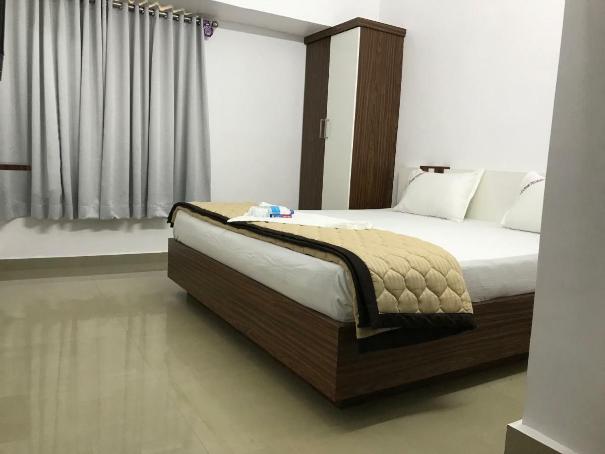 Lakshmi Tourist Home Guruvāyūr Extérieur photo